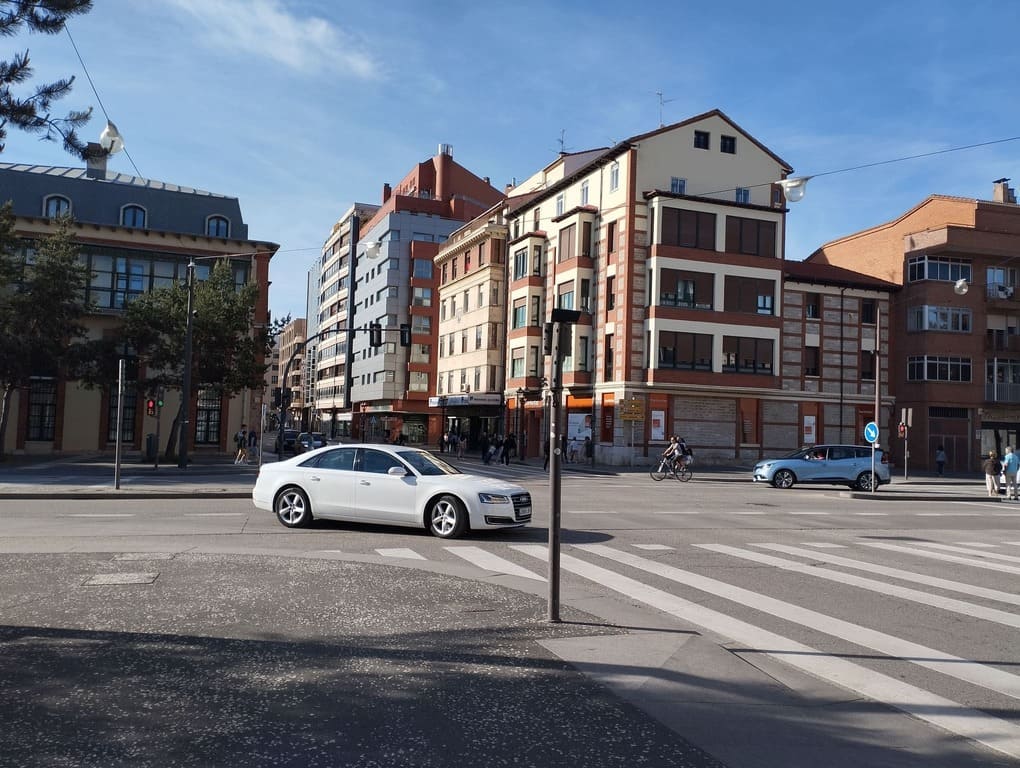 Cruce de la calle Madrid con el Bulevar Ferroviario en Burgos