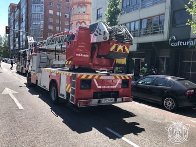 Camión de Bomberos de Burgos estacionado con escalera Magirus.
